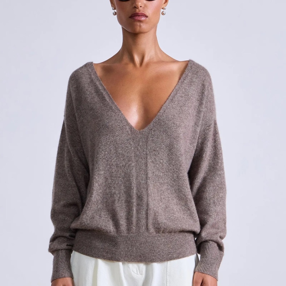 Softest Silk Cashmere V-neck in Hazelnut